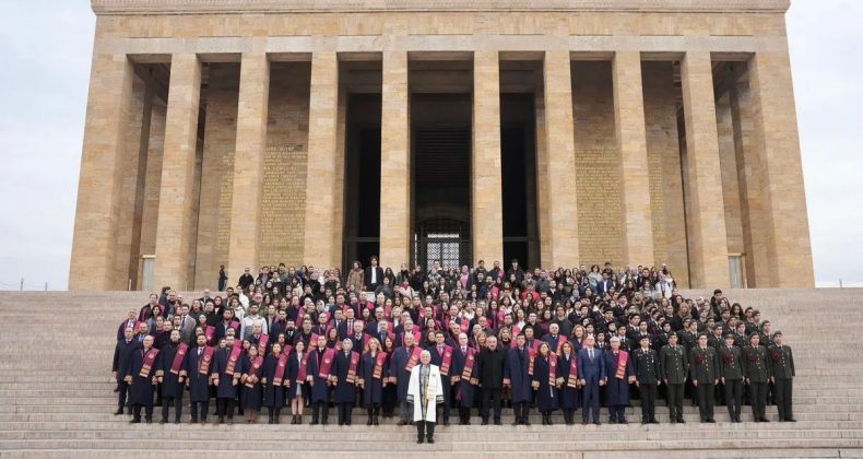Gülhane’nin 126. kuruluş yıl dönümünde Rektör Prof. Dr. Kemalettin Aydın Anıtkabir’i ziyaret etti