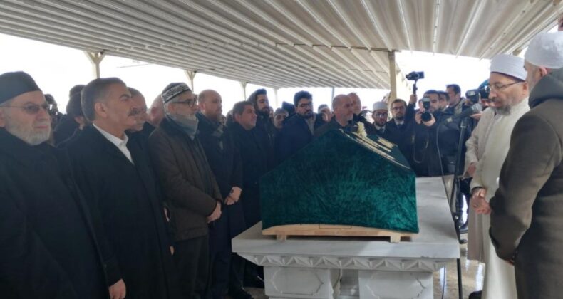 ‘Hattatların Reisi’ Hasan Çelebi son yolculuğuna uğurlandı